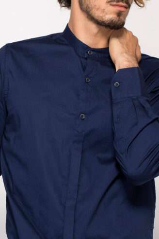 חולצת כפתרה לייקרה עם צווארון סיני