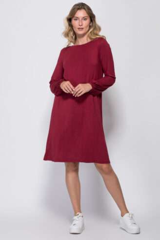 שמלת בייסיק עם שרוול בסיומת כיווץ שמלת בייסיק עם שרוול בסיומת כיווץ