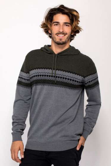 סריג בשילוב דוגמת ז'קארד עם קפוצ'ון