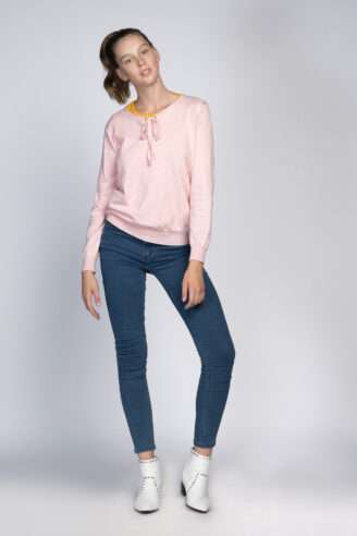 סריג בייסיק עם אלמנט קשירה בצוואר