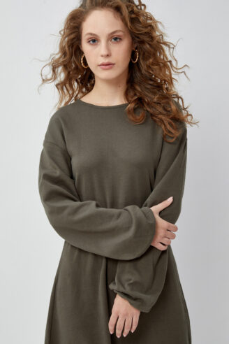 שמלת סריג עם קשירה בגב