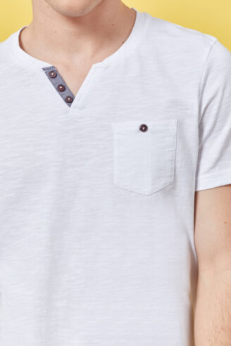 חולצת טי צווארון split