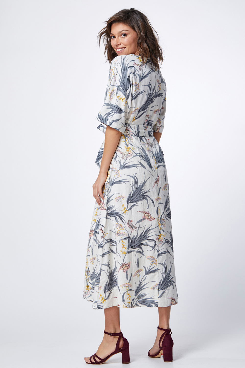 שמלה במראה פשתן מודפסת