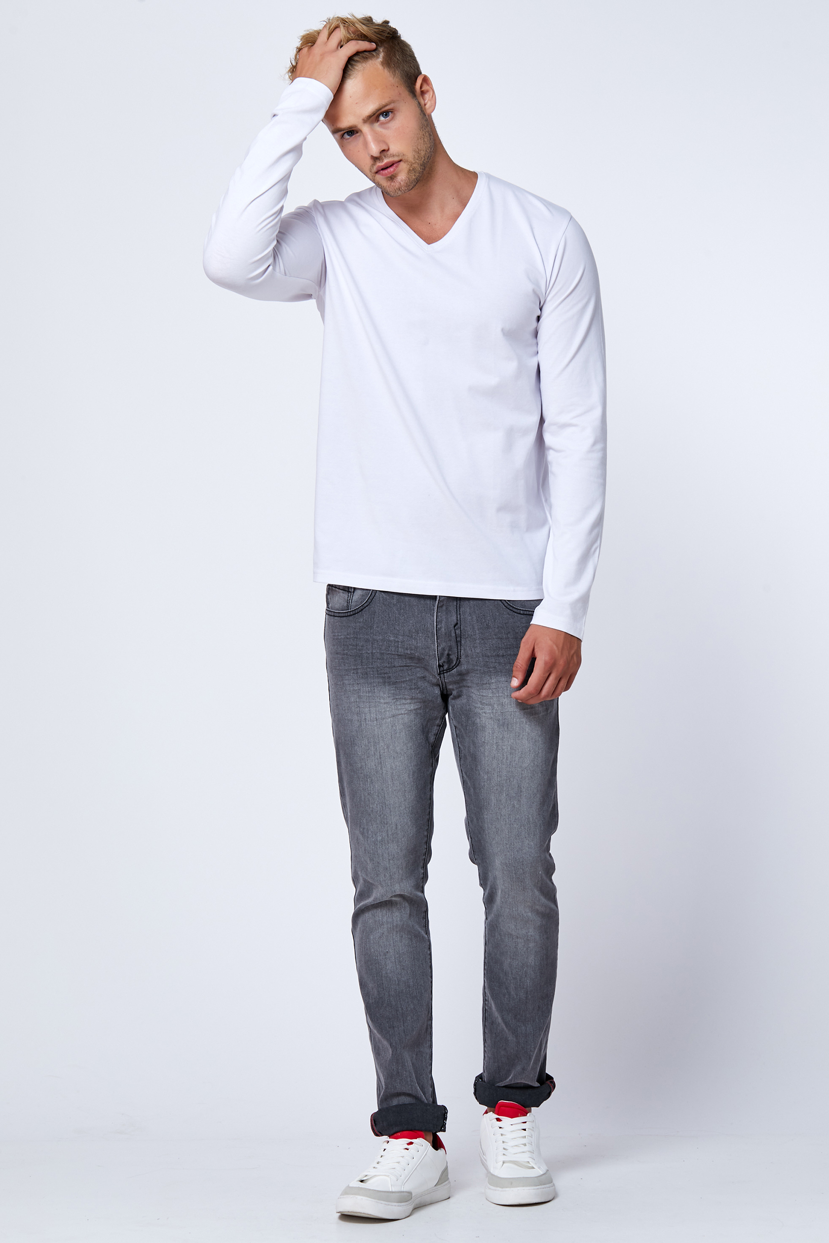 טי לייקרה וי חלק