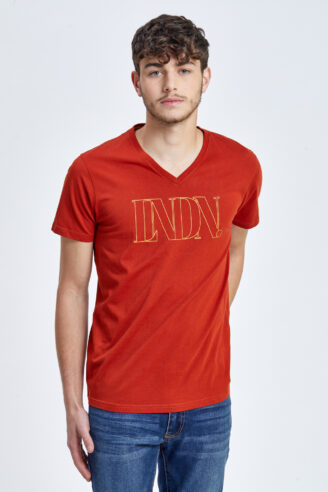 חולצת טי כיתוב גרפי