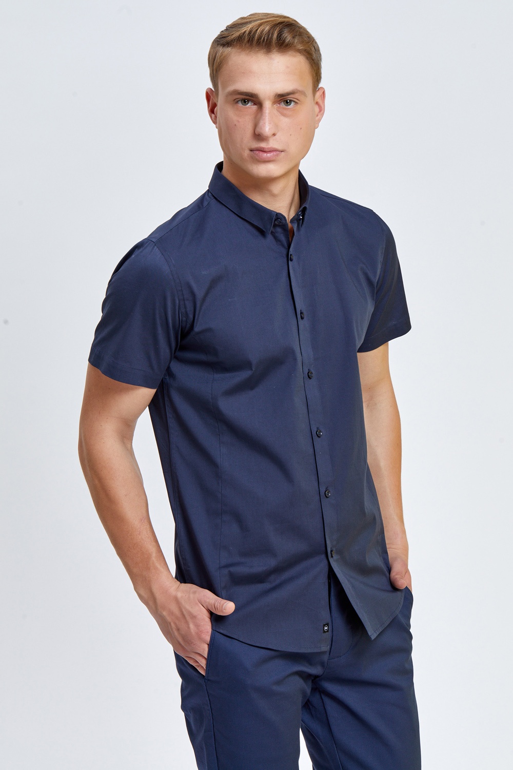 חולצה מכופתרת לייקרה גזרה צרה