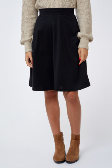 חצאית בייסיק שחורה