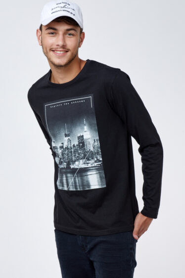 טי עם הדפס תמונת VIEW