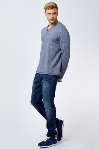 ג'ינס כחול שטוף מעוצב