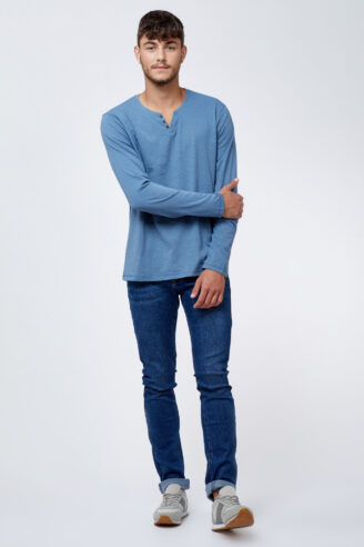 ג'ינס כחול שטוף כיסים מעוצבים