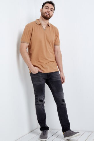 ג'ינס שחור משופשף עם קרעים