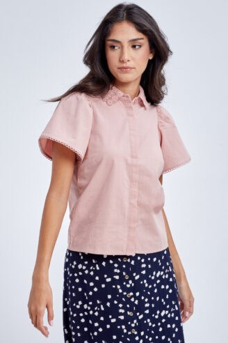 חולצת אריג עם צווארון תחרה