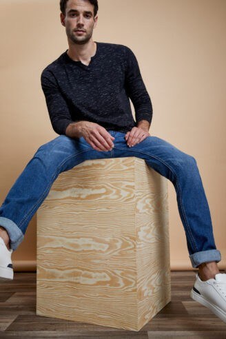 מכנס ג'ינס עם שטיפה