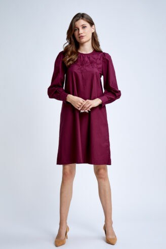 שמלה עם רקמת טון על טון