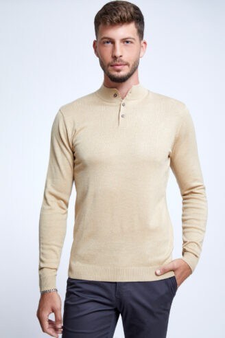 סריג בייסיק צווארון גבוה עם כפתורים