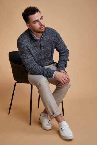 סוודר עבה צווארון גבוה עם כפתרה