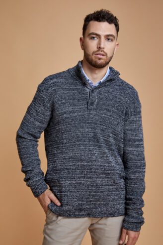 סוודר עבה צווארון גבוה עם כפתרה