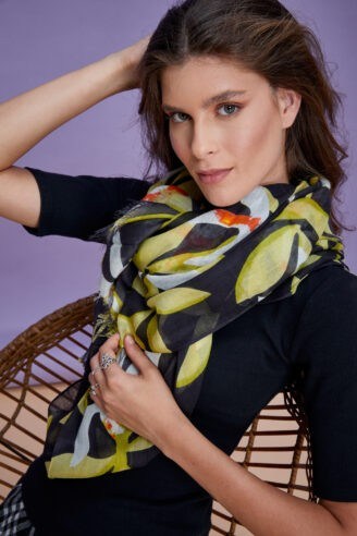 צעיף פרחוני כהה