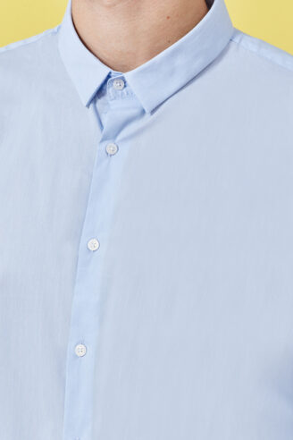 חולצת מכופתרת סטרץ' עם טקסטורה