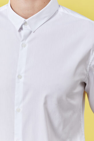 חולצת סטרץ' מבד רך בגזרה צרה