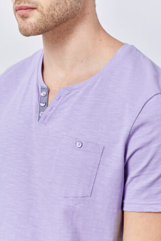 חולצת טי צווארון split