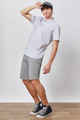 חולצת מכופתרת סטרץ' עם דוגמא עדינה