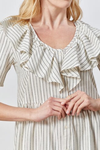 שמלת צווארון משגעת