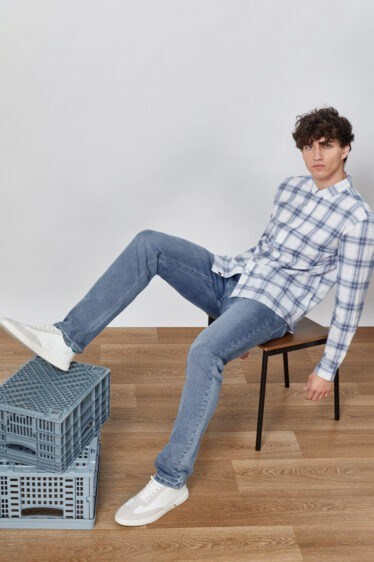 חולצה מכופתרת משבצות תכלת