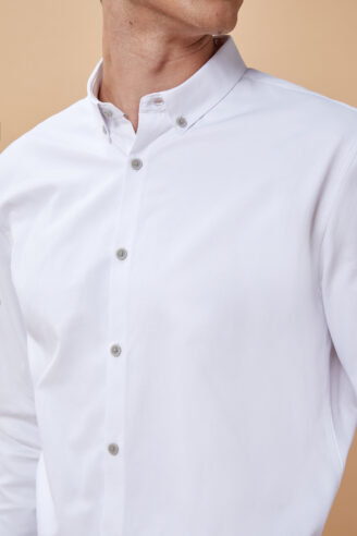 חולצה מכופתרת טוויל חלק