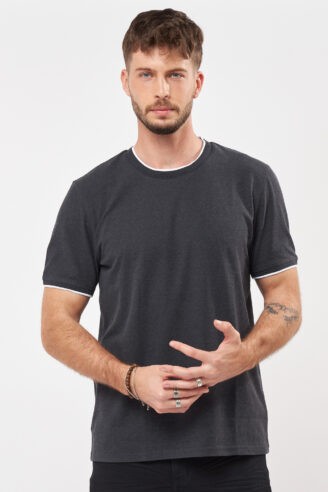 חולצת טי בד פיקה עם צווארון מיוחד