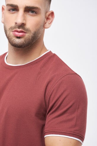 חולצת טי בד פיקה עם צווארון מיוחד