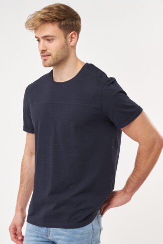 חולצת טי ואפל חתך חזה