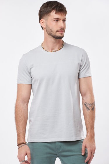 חולצת טי ואפל חתך חזה