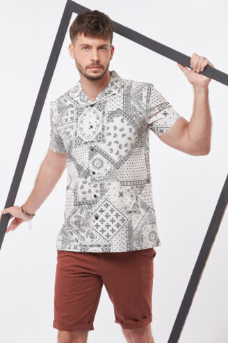 חולצה מכופתרת הדפס בנדנה