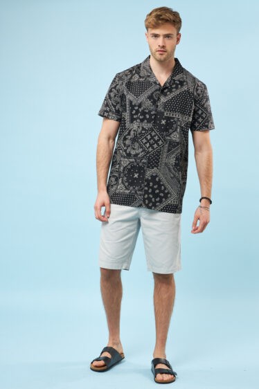 חולצה מכופתרת הדפס בנדנה