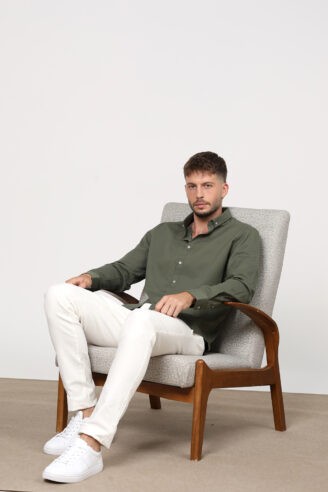 חולצה מכופתרת אוקספורד קלאסית