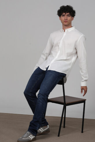 חולצה מכופתרת בד סירסאק