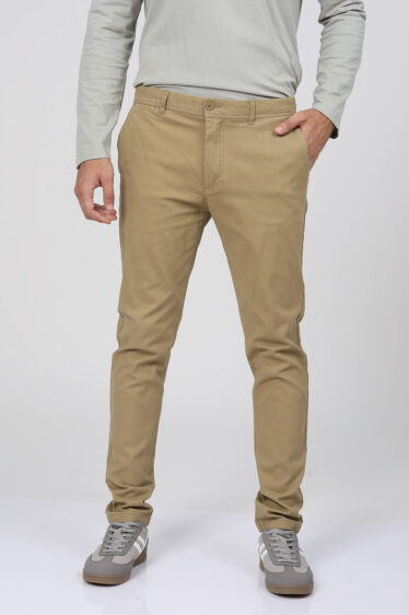 מכנסי צ'ינו בסיסים גימור פיצ' גזרה צרה