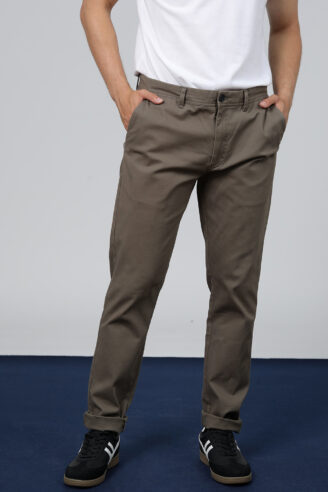 מכנסי צ'ינו בסיסים גימור פיצ' גזרה צרה