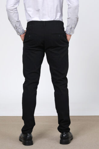 מכנסי צ'ינו בסיסים גימור פיצ' גזרה צרה