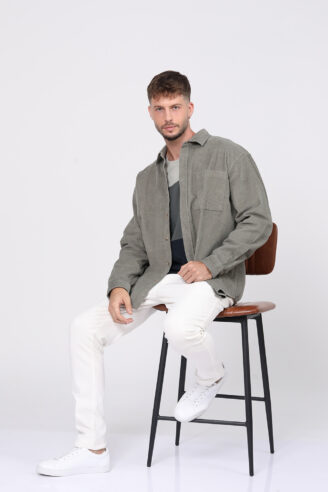 מכנסי צ'ינו בסיסים גימור פיצ' גזרה צרה