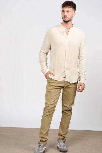 חולצה מכופתרת צווארון סיני שילוב במראה פשתן