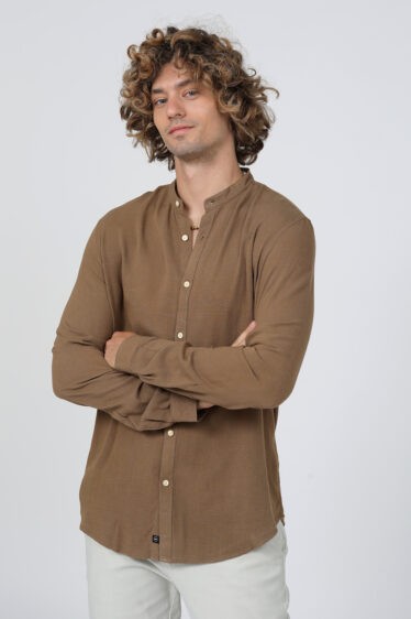 חולצה מכופתרת צווארון סיני שילוב במראה פשתן