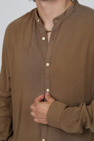 חולצה מכופתרת צווארון סיני שילוב במראה פשתן