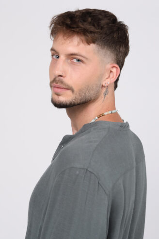 חולצה מכופתרת צווארון סיני שילוב במראה פשתן