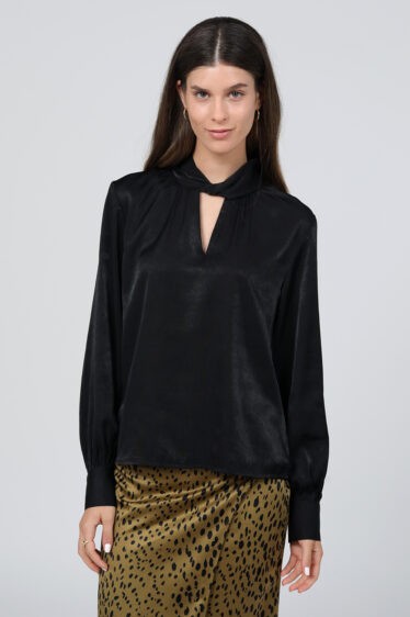 חולצת סאטן צווארון מסובב