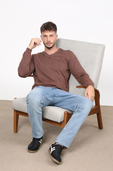 סריג בייסיק צווארון וי