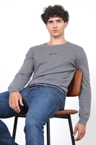 סריג בייסיק עם רקמת לוגו - אפור