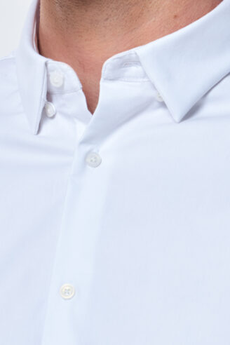 חולצה מכופתרת אלגנטית