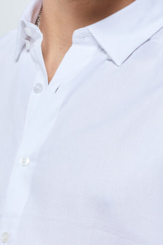 חולצת מכופתרת בד טקסטורה מחויט